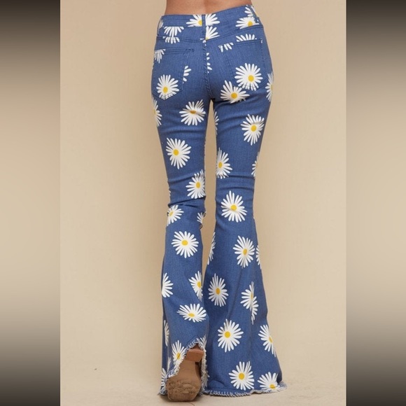 ⛔️SOLD⛔️Altar'd State High Rise Ultra Flare 70's Inspired Daisy Print Blue Jeans - Picture 2 of 11